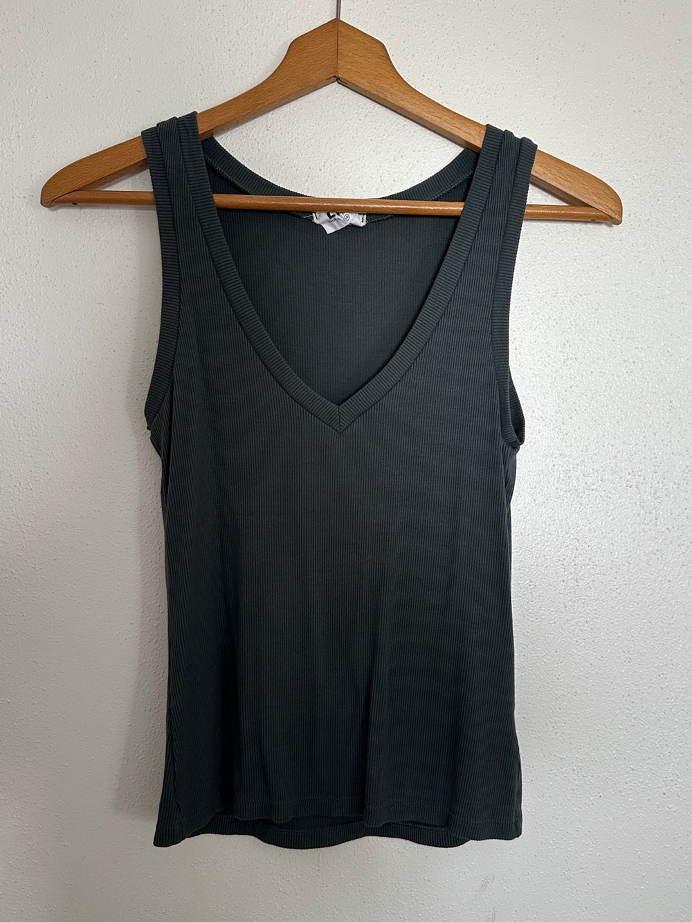 LNA Women's Ribbed V-Neck Tank — Charcoal